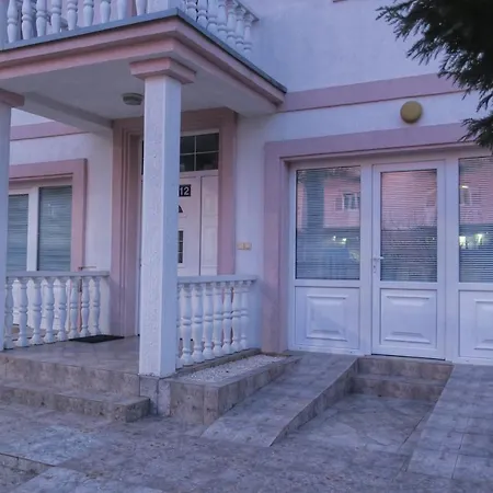Casa Blanca Apartment *
